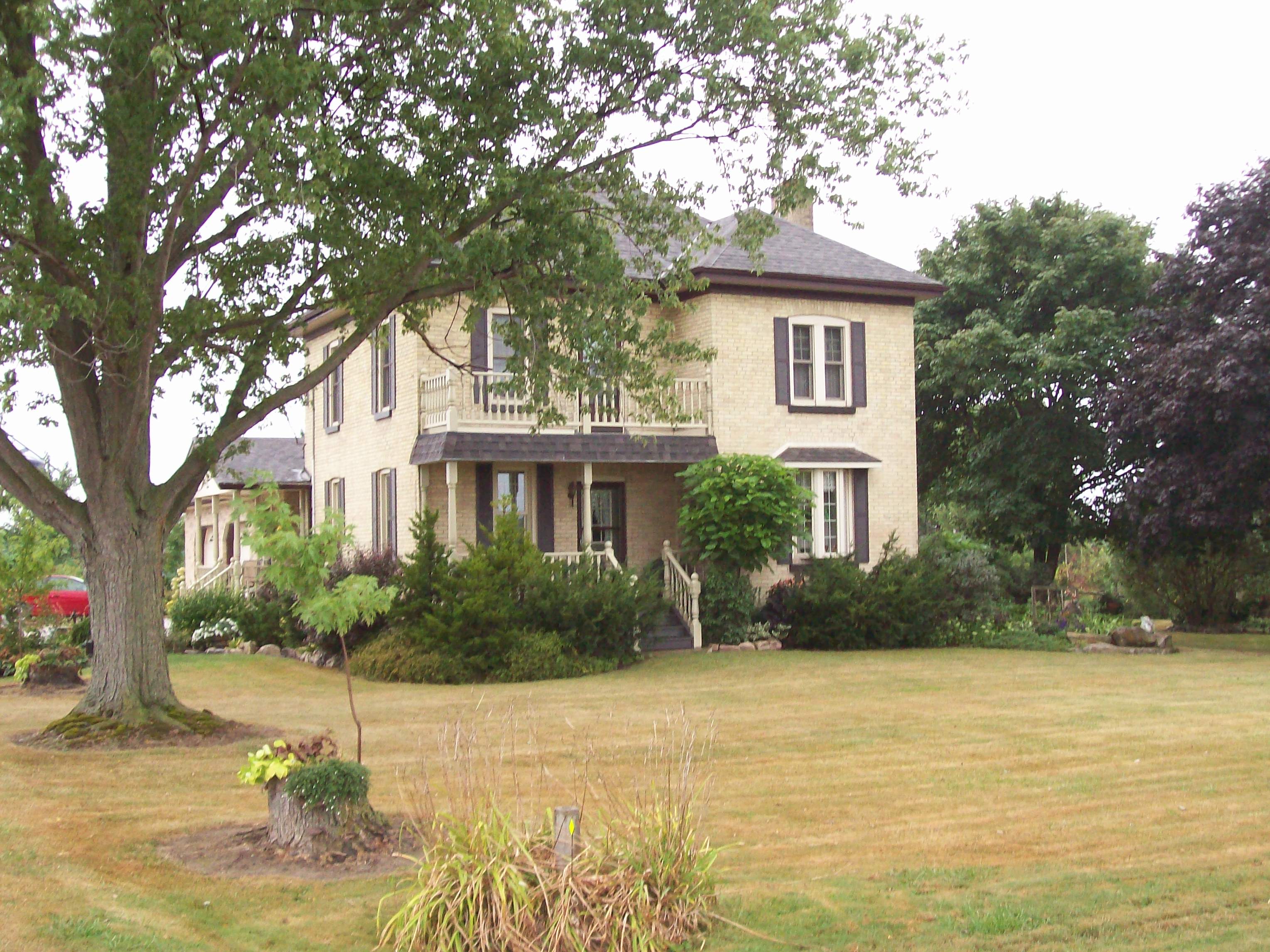 [An inn owned by Wiley Family in the era of stage-coaches between Strafford and Sarnia, Aug 2010]