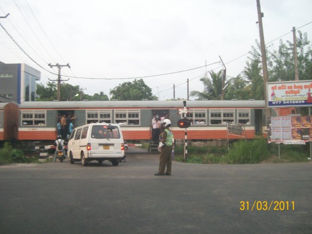 railcrossingnugegoda.jpg